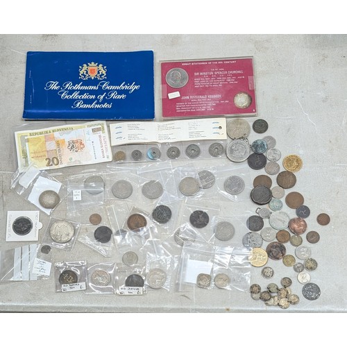 131 - Bundle of assorted mixed UK and international silver and copper coinage, notes and crowns