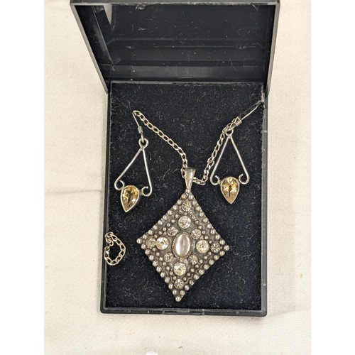 430 - 925 stamped diamond shaped pendant necklace and earrings in box