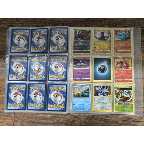 72 - Folder of 135 x assorted Pokemon trading cards