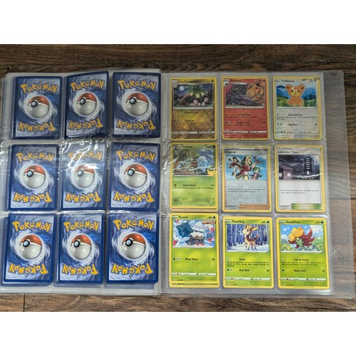 72 - Folder of 135 x assorted Pokemon trading cards