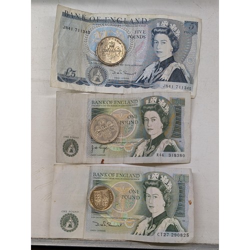 133 - UK coin and note bundle of 1 x £5 & 2 x £1 notes, 2 x £2 coins and 1 x cased £1 coin