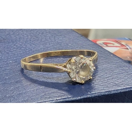 416 - 9 ct hallmarked gold solitaire ring (probably CZ) size Q - 1.5 gm