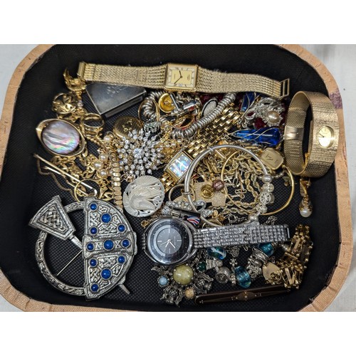 101 - Small vanity case with assorted mostly gold tone dress and costume jewellery