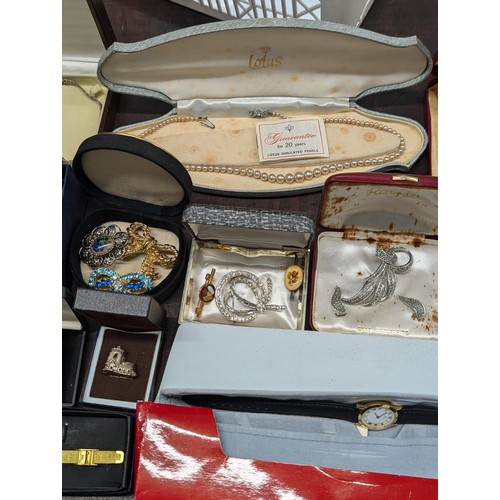 525 - Basket of cased and boxed, mostly vintage costume jewellery, brooches and watches