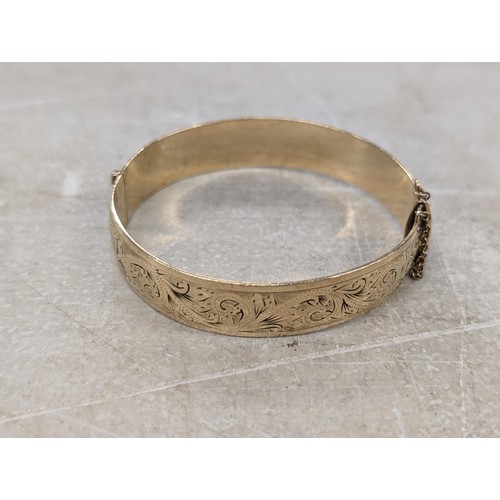 565 - HG & S stamped 9 ct metal core bangle with half engraved patterning