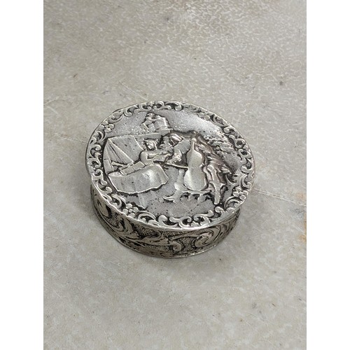 432 - 3.5 cm diameter 800 stamped continental silver repousse pill box