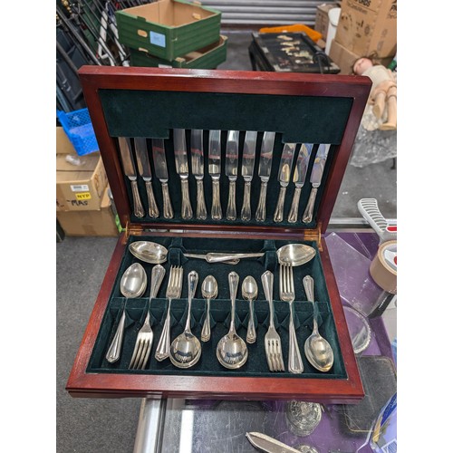 242 - EPNS warranted stainless canteen of cutlery in wooden case