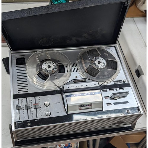 20 - Vintage working Grundig TK141 portable reel to reel recorder