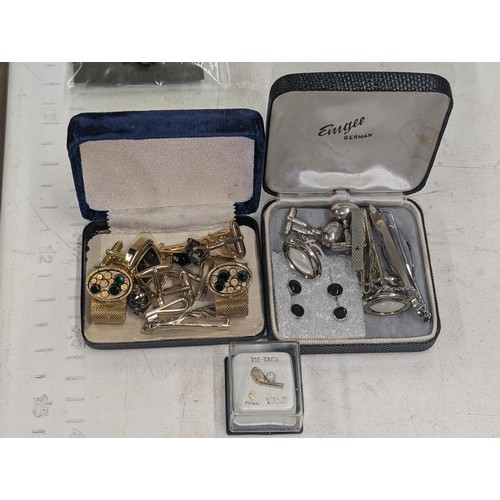 310 - Boxed assorted Cufflinks and gents dress jewellery