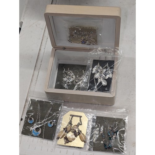 354 - 6 x new necklace and earring sets in Citizen watch and jewellery box