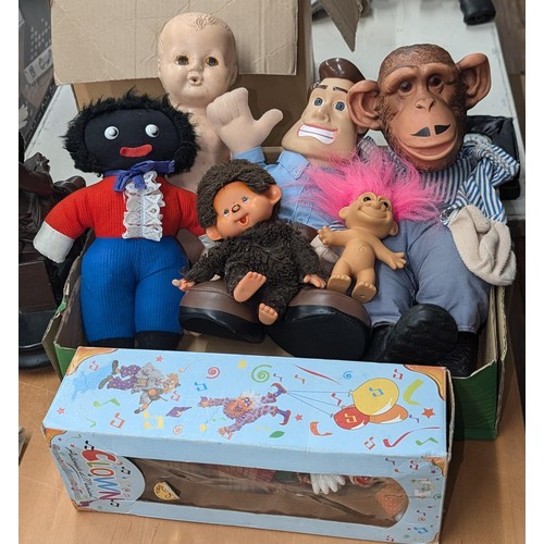 228 - Bundle of Vintage and Retro soft toys and boxed clown including Golly, Burbank monkey, troll etc