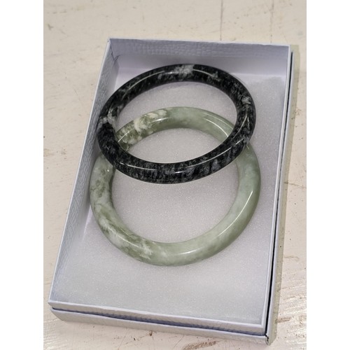 340 - 2 x vintage Jade bangles