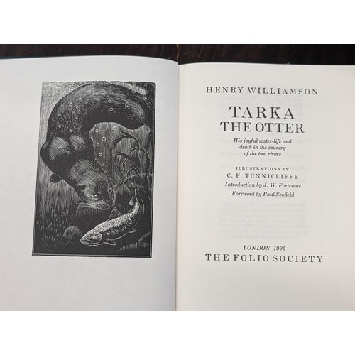 434 - The Mabinogion 1980 1st edition and Tarka The otter 2005 reprint, Folio Society books, near mint in ... 