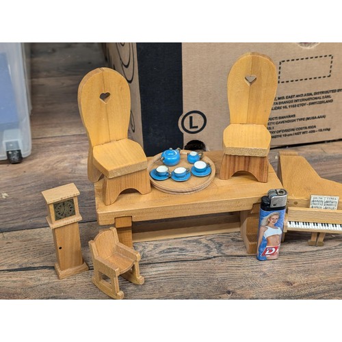 443 - Bundle of wooden dolls house furniture