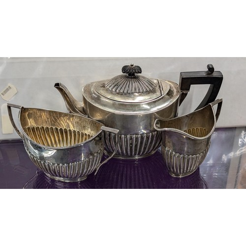 233 - 1908 Thomas Bradbury London hallmarked silver tea set - 789 gm