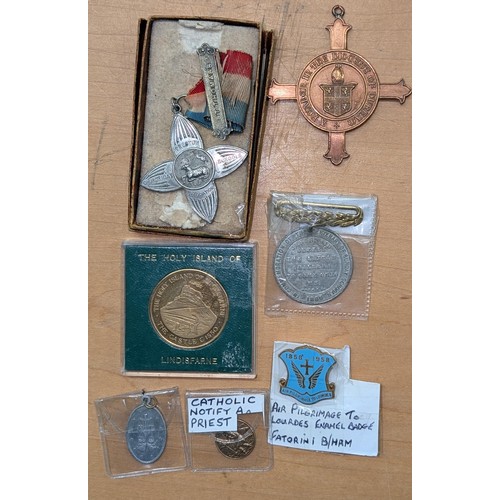 128 - 7 x religious medals, Notify a Priest included