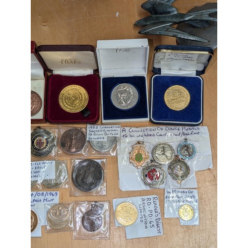 131 - Eclectic mix of 34 x assorted Medals from the Royal College of Music to Colwyn Bay Council