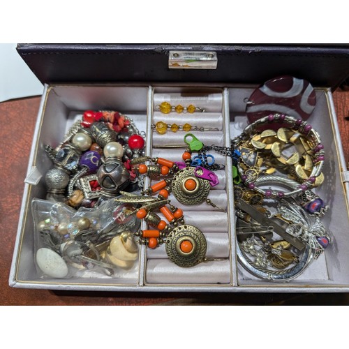 69 - Good bundle of assorted dress and costume jewellery in Virgin Vie jewellery and trinket boxes