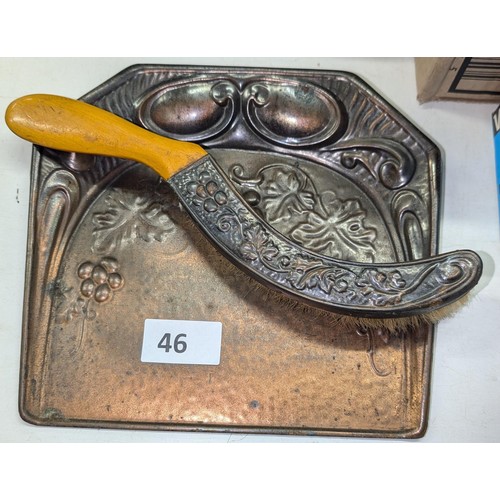 46 - Turn of the century dustpan and brush with Art Nouveau patterning