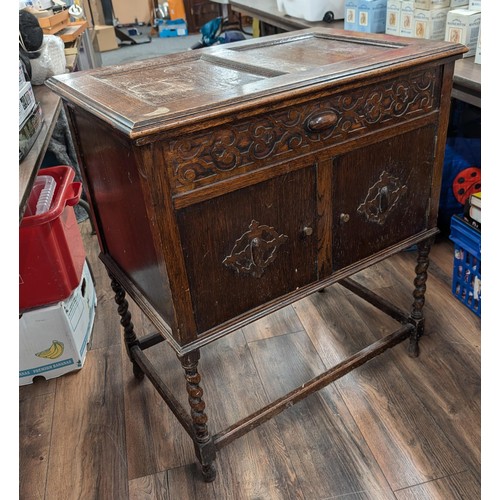 232 - 1920/30s Fullotone sound box wind up record player in Oak cabinet with assorted 78s and long play re... 