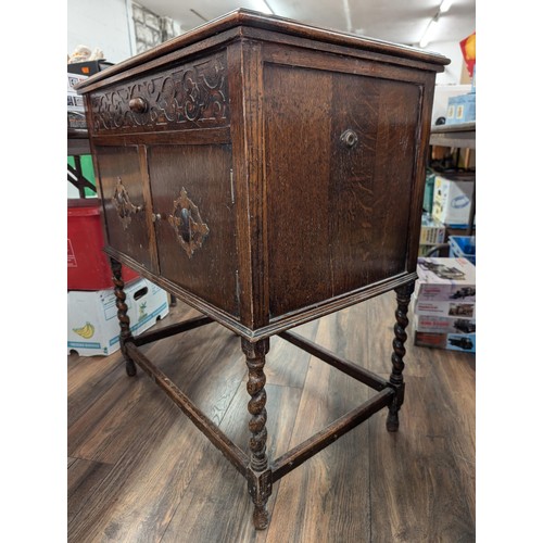 232 - 1920/30s Fullotone sound box wind up record player in Oak cabinet with assorted 78s and long play re... 