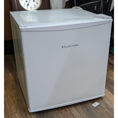 81 - 47 x 45 x 49 cm white Russell Hobbs table top freezer