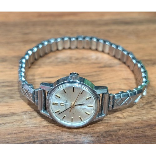 436 - Working ladies Omega Seamaster wind up watch with elasticated strap