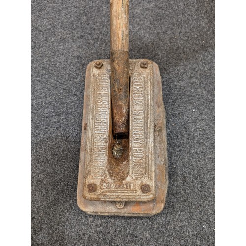 195 - Vintage very rare Ronuks wooden handle manual floor scrubber/polisher