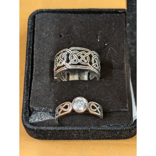 498 - 2 x Vintage 925 silver Celtic infinity design rings