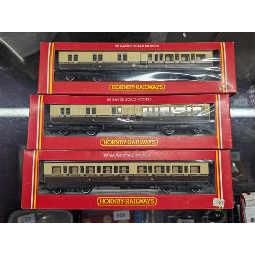 49 - 3 x Boxed Hornby carriages - R484 & 2 x R488 (GWR)