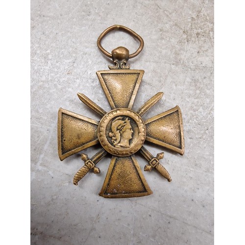 134 - WW2 French Croix de Guerre 1939 (cross with swords)