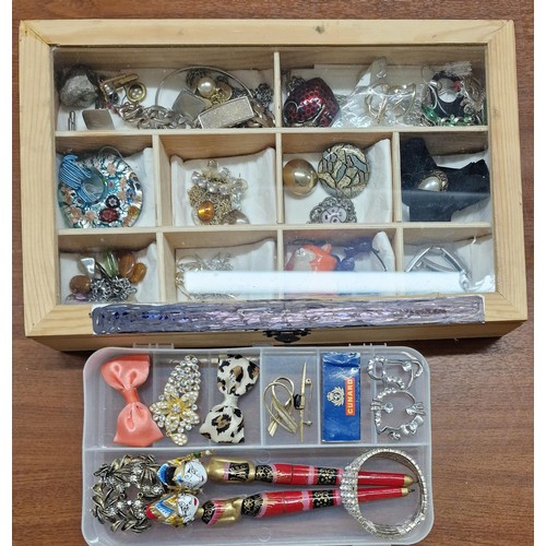 142 - Approximately 30 x 19 x 5cm wooden glass top box with assorted costume jewellery and 1 x smaller pla... 