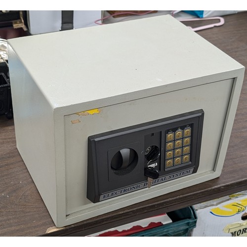 Omega digital safe with 2 x keys and instructions, needs 4 AA batteries ...