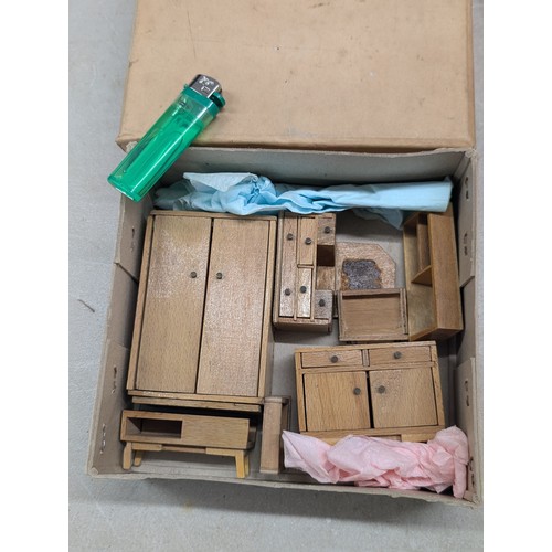 205 - Small bundle of mid-century wooden dolls house furniture