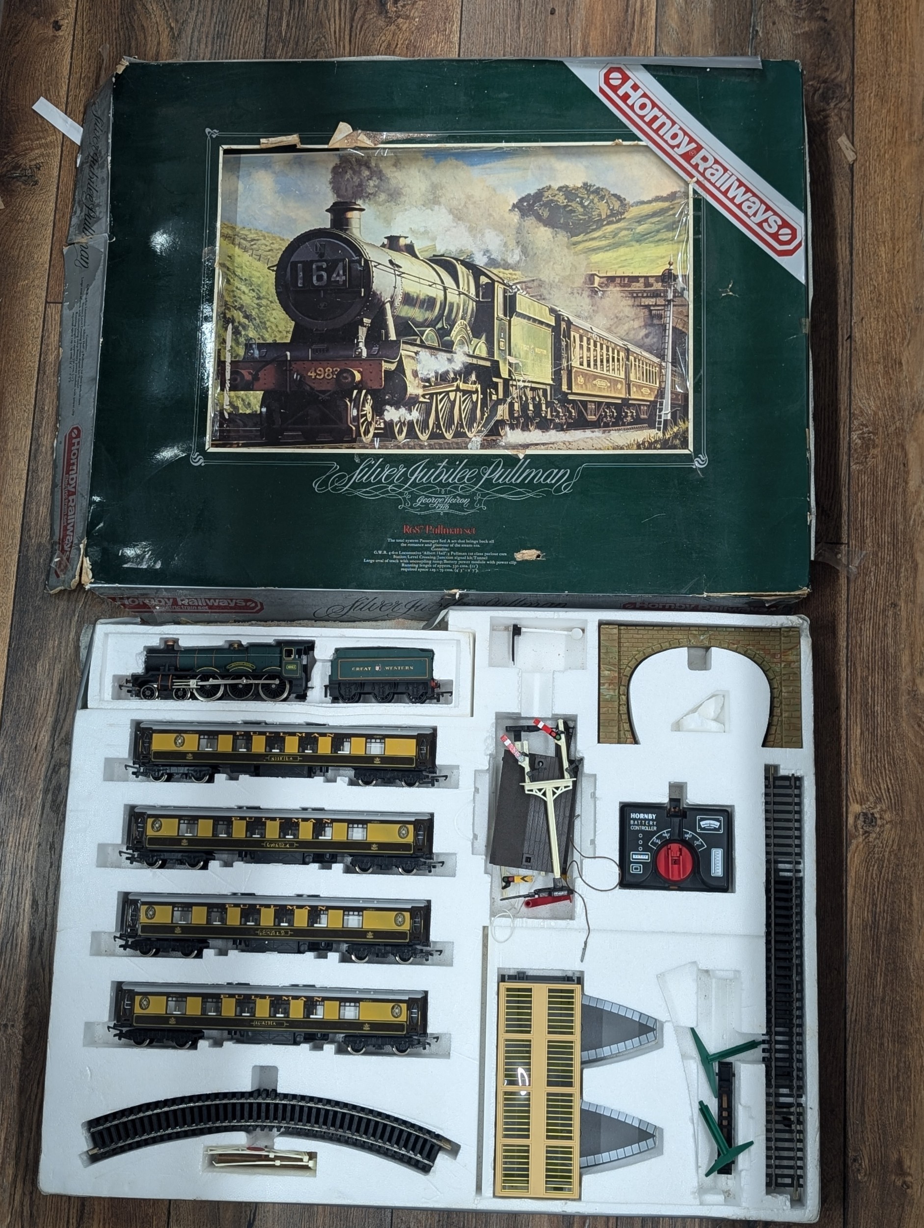 A Hornby Railways R687 OO Gauge 'Silver Jubilee Pullman' Electric Train Set