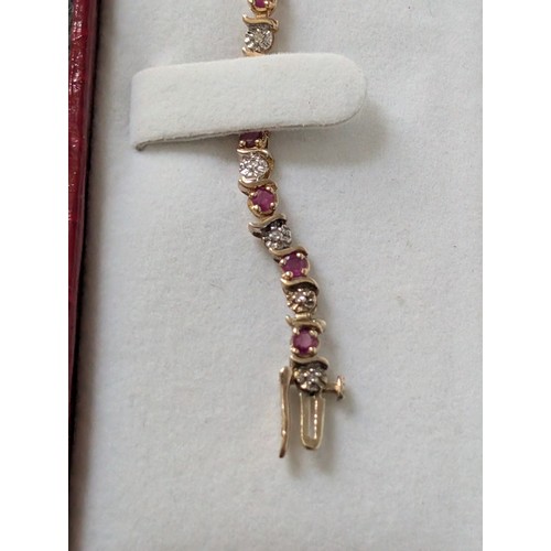 231 - 9 Carat Yellow Gold Ruby and Diamond Tennis Bracelet - 5.53 gm