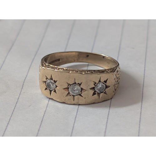 223 - Vintage 9ct Gold Three-Stone Clear Stone (Not Diamonds) Star Set Gypsy Type Ring Size T - 5.3 gm