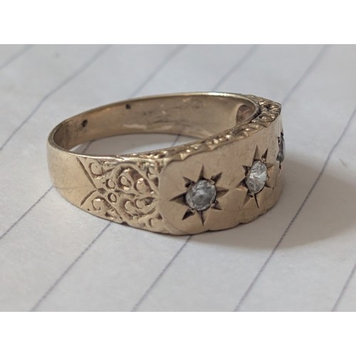 223 - Vintage 9ct Gold Three-Stone Clear Stone (Not Diamonds) Star Set Gypsy Type Ring Size T - 5.3 gm