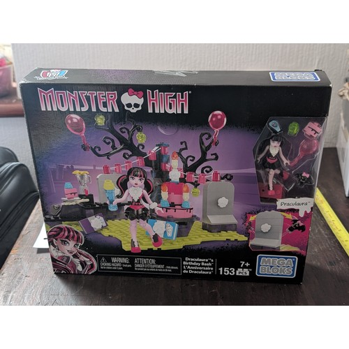 182 - Mega Bloks Monster High Draculaura's Birthday Party Set, New in Box