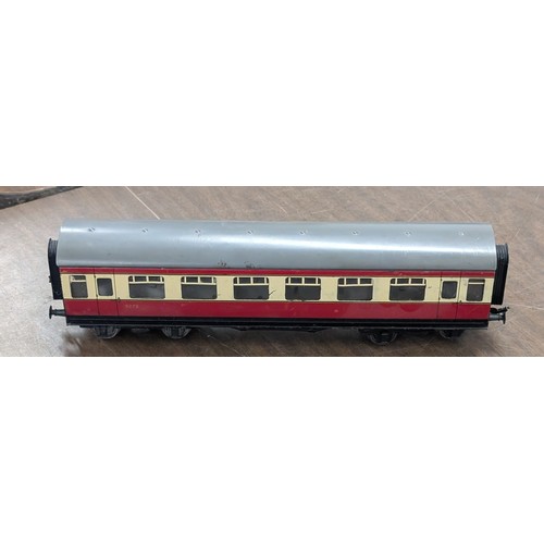 34 - O Gauge British Railways (BR) Red and Cream Passenger Coach, No. 9272