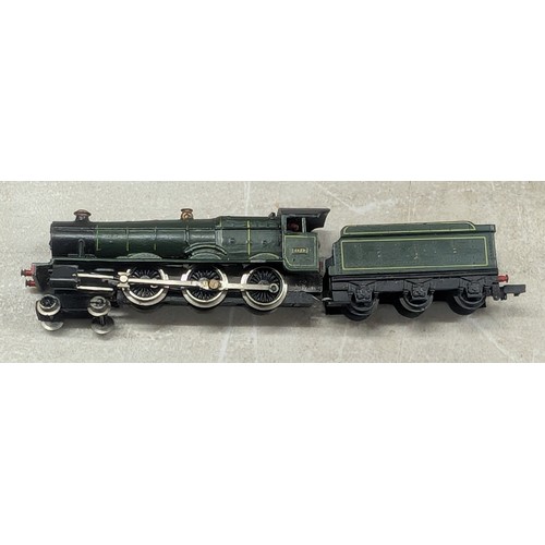 10 - Grafar N Gauge BR Green 4-6-0 Locomotive and Tender