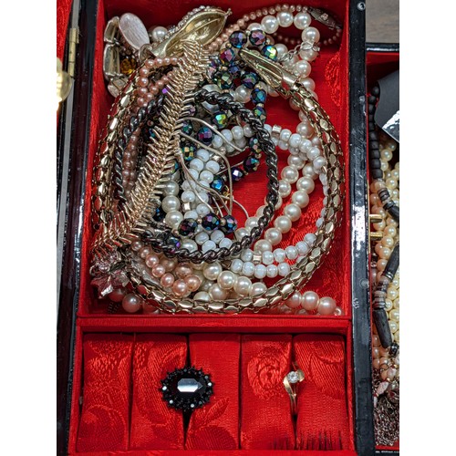 89 - An Assortment of Vintage Costume Jewellery in an Asian-Style Cork Diorama Jewellery Box