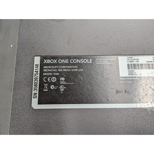 104 - Microsoft Xbox One Console Model 1540 with Razer Controller and Four Games, Tested & Working