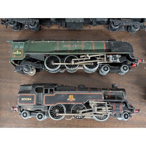314 - A Collection of Hornby Dublo OO Gauge Locomotives and Carriages