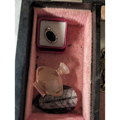 14 - A Collection of Jewellery and Small Collectables in a Japanese Style Lacquered Jewellery Box