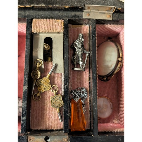 14 - A Collection of Jewellery and Small Collectables in a Japanese Style Lacquered Jewellery Box