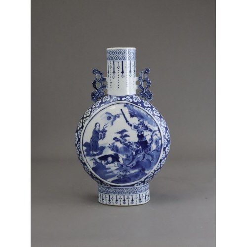 117 - A Blue and White Moonflask with a Mythical Scene, Guangxu, well painted in good blue on both sides, ... 