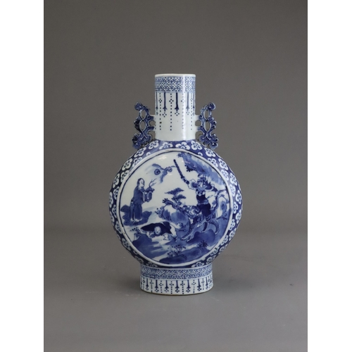 117 - A Blue and White Moonflask with a Mythical Scene, Guangxu, well painted in good blue on both sides, ... 