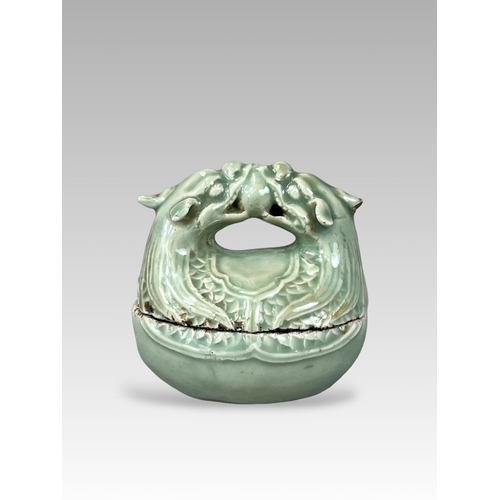 465 - A Celadon Double Dragon Box and Cover, Qing dynasty A Celadon Double Dragon Box and Cover, Qing dyna... 