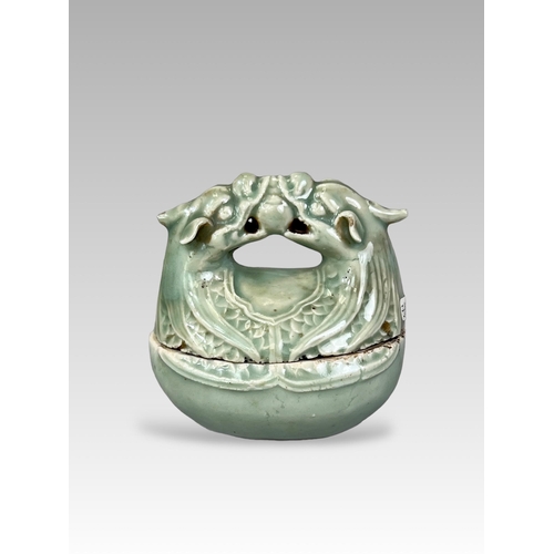 465 - A Celadon Double Dragon Box and Cover, Qing dynasty A Celadon Double Dragon Box and Cover, Qing dyna... 